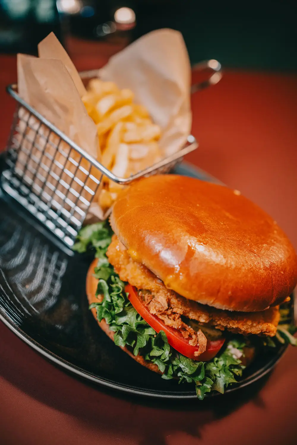 Burger ja friikartulikorv